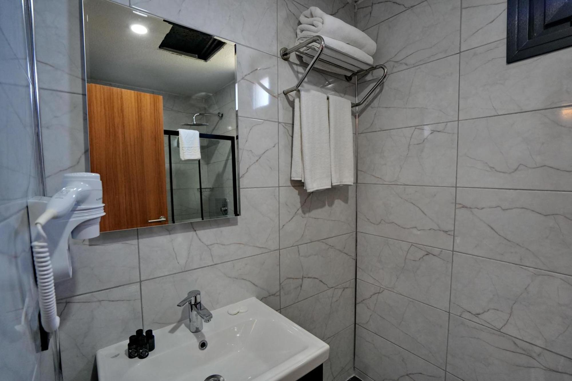 Shelton Airport Hotel Arnavutkoy Esterno foto
